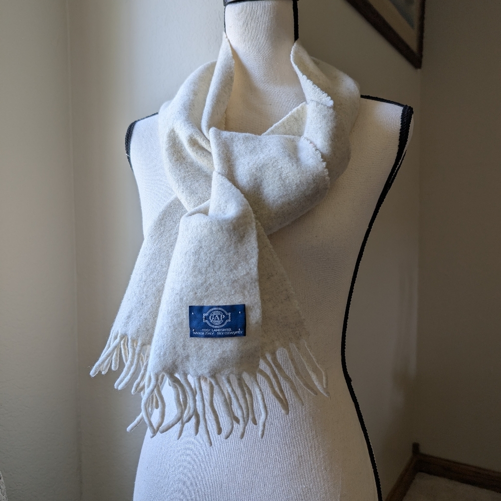Vintage 80s GAP Cream Ivory Off White Lambswool Fringe Unisex Scarf